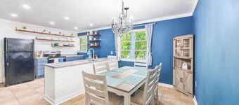 3-bedroom 2 bath home located minutes from Keowee Mariana, shopping and Clemson