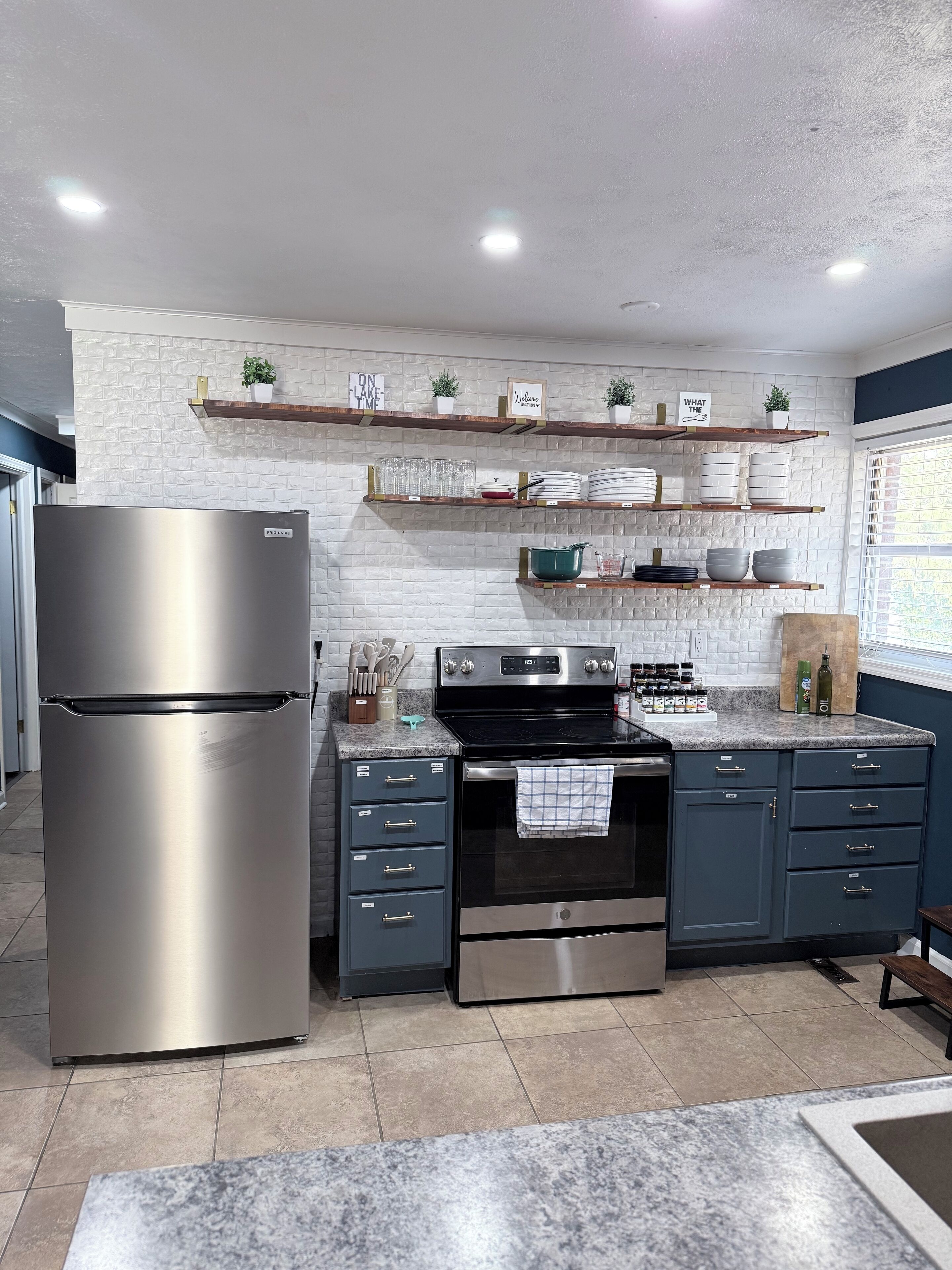 冰箱、微波炉、烤箱、炉灶