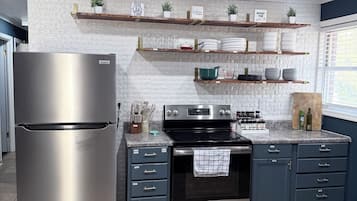 冰箱、微波炉、烤箱、炉灶