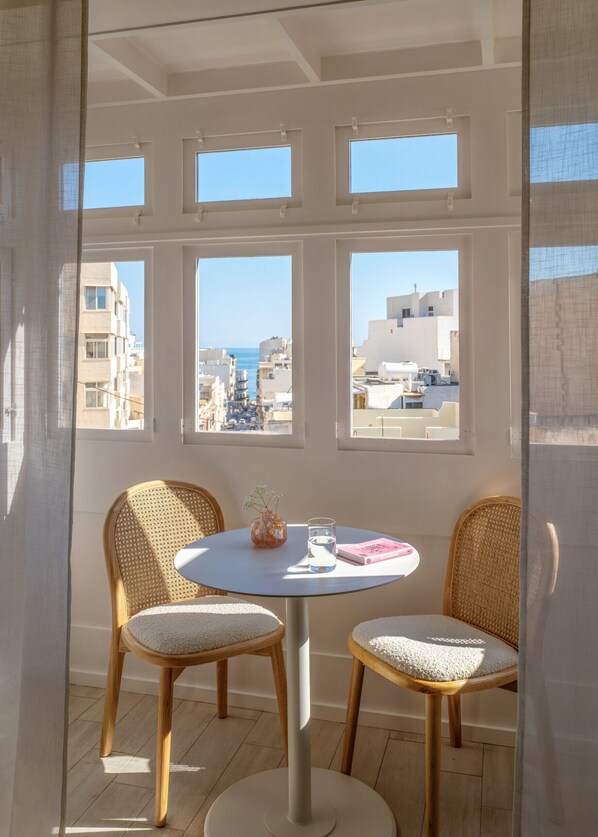 Dining - Charming, modern apartment with terrace LDEM1-4 (Sliema)
