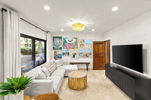 Smart TV, mesa de pingue-pongue