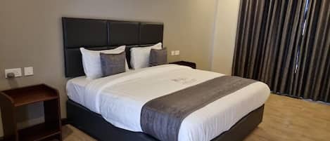 Executive Room, City View | Soundproofing, free WiFi, bed sheets