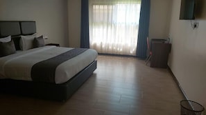 Single Room, City View | Soundproofing, free WiFi, bed sheets