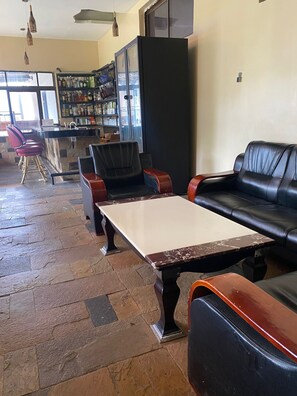 Poolside bar - Lake Naivasha Lazurus Lodge (Naivasha)