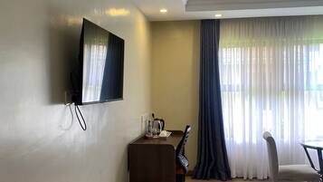 Soundproofing, free WiFi, bed sheets