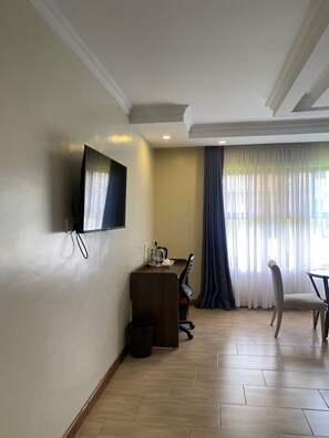 Soundproofing, free WiFi, bed sheets - Lake Naivasha Lazurus Lodge (Naivasha)