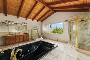 Shower, hair dryer, towels, soap - Prime LA Views • Near Hollywood • Pool • Gym (Los Angeles)