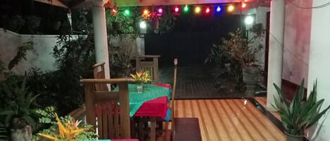Outdoor dining