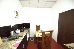 Refrigerador, placa de cocina, lavavajillas, tetera/pava eléctrica