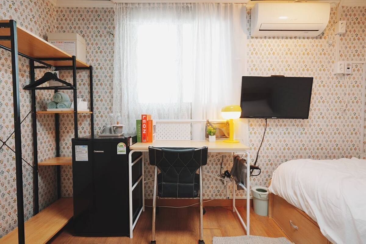 Standard Single Room, City View | Desk, free WiFi