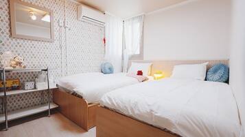 Business Twin Room, 1 Bedroom, Non Smoking, City View | Hypo-allergenic bedding available, soundproofing, WiFi (free)