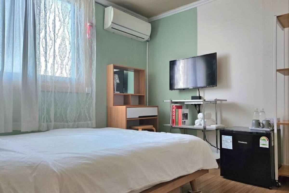 Standard Double Room, City View | Desk, free WiFi