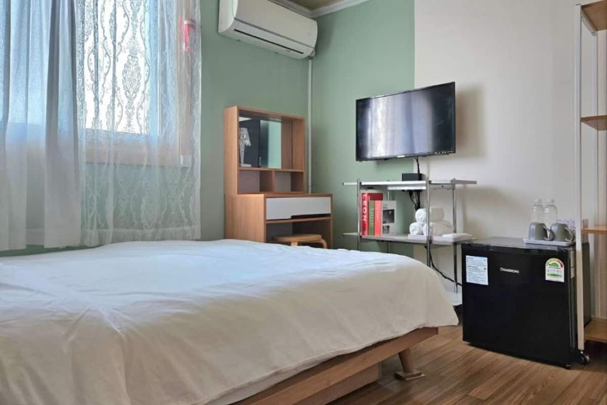 Standard Double Room, City View | Hypo-allergenic bedding, desk, free WiFi, bed sheets
