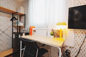 Habitación individual estándar, vista a la ciudad | Ropa de cama hipoalergénica, escritorio, wifi gratis y ropa de cama 