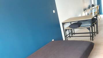 1 slaapkamer, een bureau, reisbedje, gratis wifi