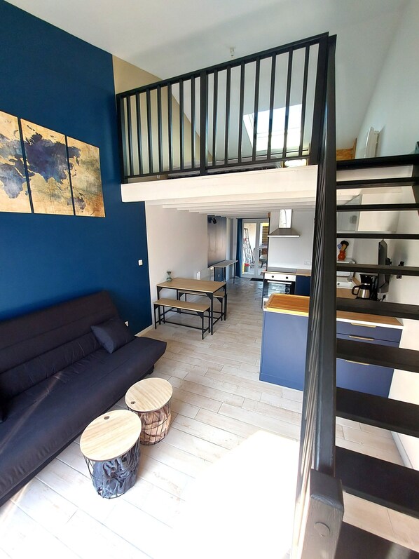 Smart TV, books - BUNGALOW house with mezzanine and exterior, sleeps 2 to 4, 10km from Puy du Fou (Les Herbiers)