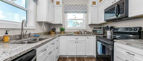 Four Ă micro-ondes, un four, surface de cuisson, lave-vaisselle