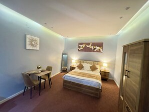 1 habitación, tabla de planchar con plancha, wifi y ropa de cama 