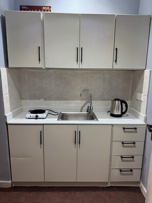 Mikrowelle, Ofen, Herdplatte, Geschirrspüler