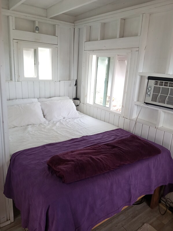 WiFi, bed sheets