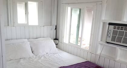 Cocolobba Cottage by the Sea in Whale Point