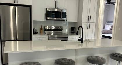 Charming 4-bedroom house with WiFi, AC in lovely Lehigh Acres