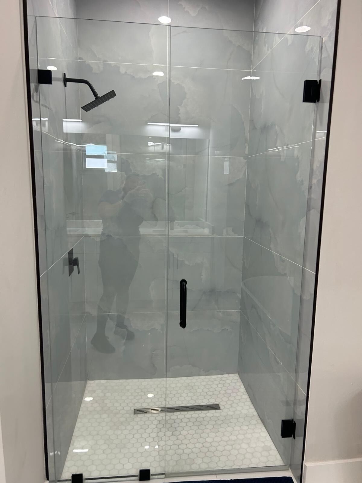 Hårtork, handdukar, tvål och toalettpapper