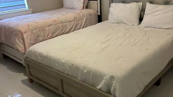 4 habitaciones, tabla de planchar con plancha, wifi y ropa de cama