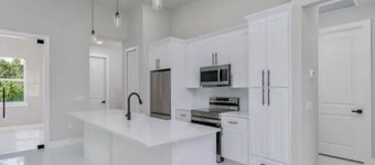 Charming 4-bedroom house with WiFi, AC in lovely Lehigh Acres