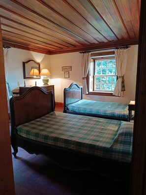 3 bedrooms, bed sheets