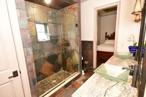 Shower, bidet, towels, toilet paper