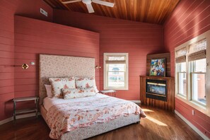 3 bedrooms, iron/ironing board, travel cot, WiFi