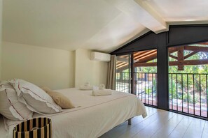 4 bedrooms, desk, iron/ironing board, WiFi