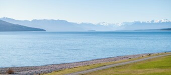The Tranquil Edge - Te Anau Holiday Home