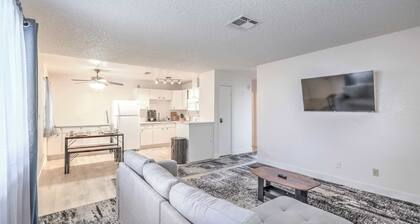 Stylish Stay Near Vegas! Strip Sleeps 6!