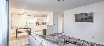 Stylish Stay Near Vegas! Strip Sleeps 6!