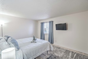 Desk, iron/ironing board, free WiFi, bed sheets