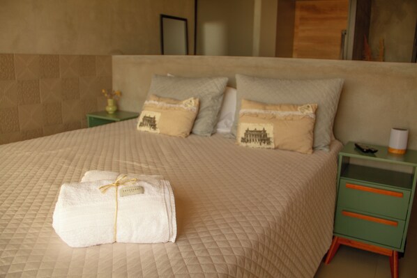 WiFi, bed sheets