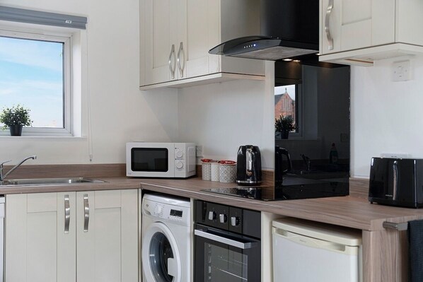 Micro-ondes, four, plaque de cuisson, lave-vaisselle