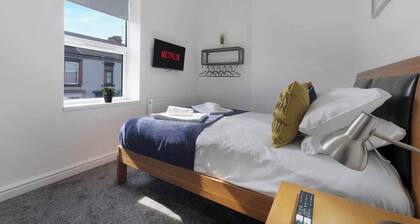 Train Station! Perfect for Couples/Solo Travellers