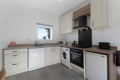 New 2BR in Pensbury Street