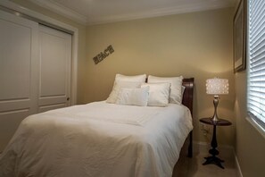 Iron/ironing board, free WiFi, bed sheets