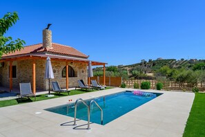 Pool - Villa Eftichia (pitsidia)