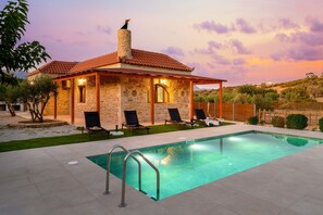 Pool - Villa Eftichia (pitsidia)