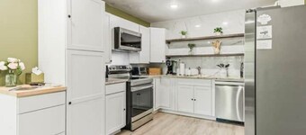 Renovated 4B Home - 3 miles to campus!