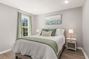 4 dormitoris, planxa i posts de planxar, wifi gratuïta i roba de llit 