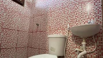 Family Quadruple Room | Bathroom