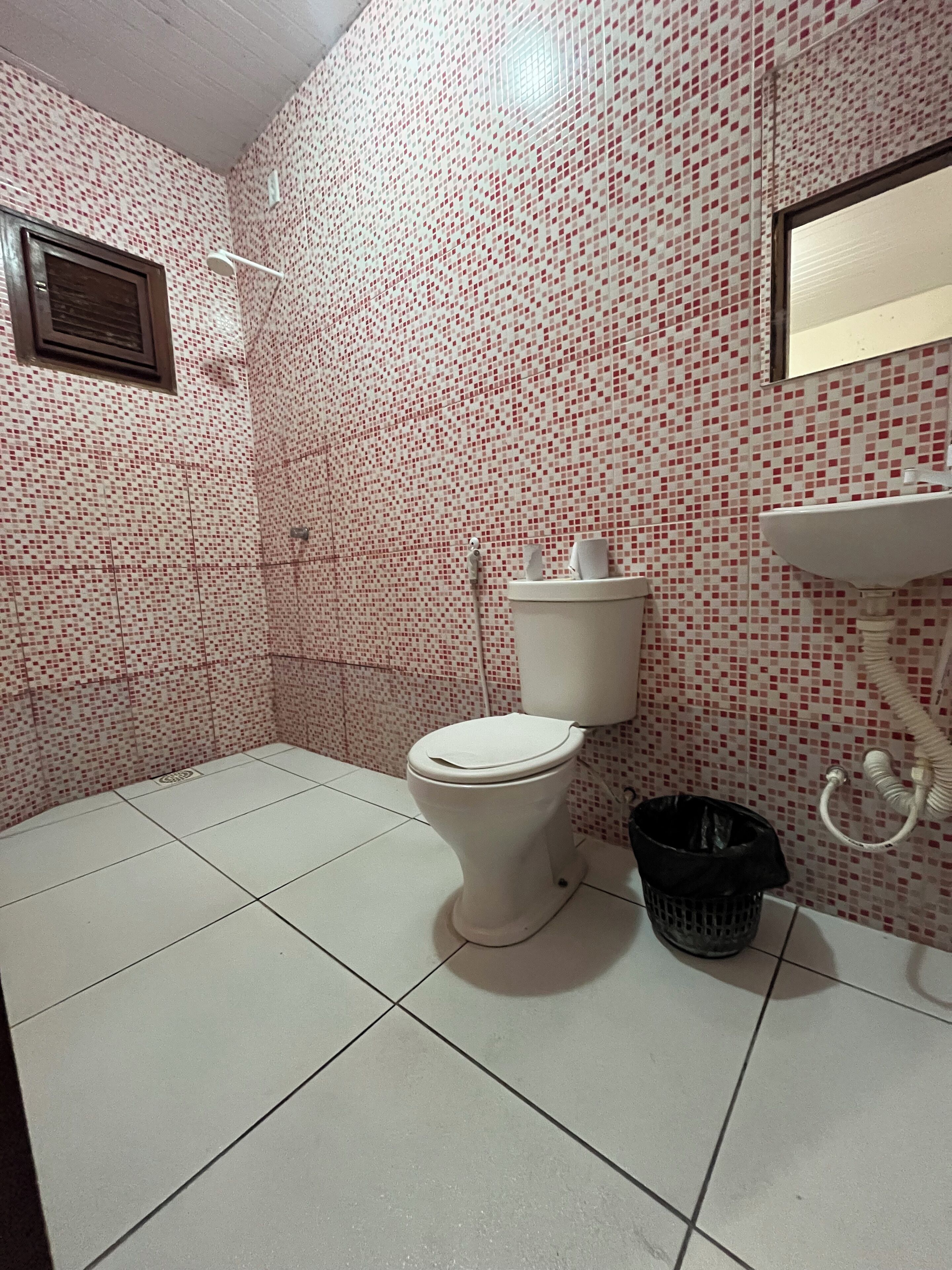 Basic Double Room | Bathroom
