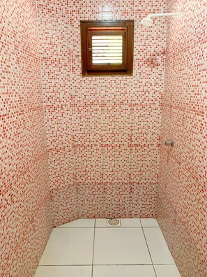 Basic Room | Bathroom