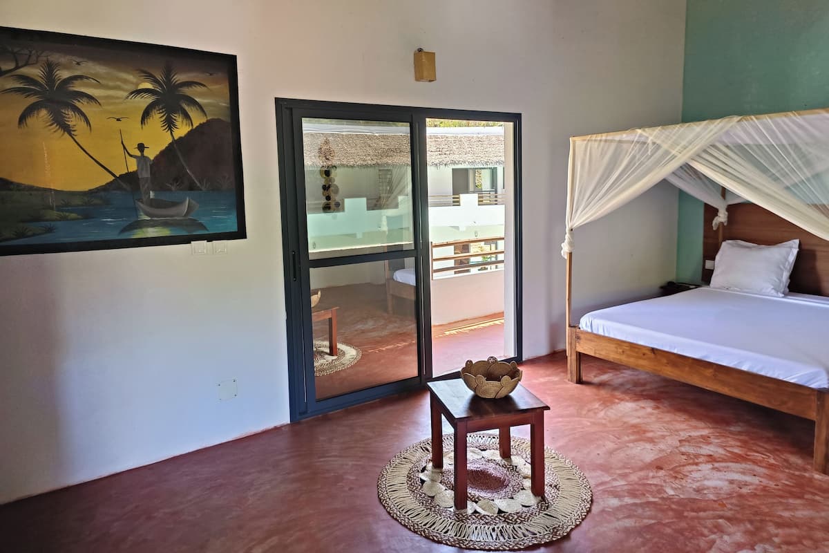 In-room safe, soundproofing, iron/ironing board, free WiFi